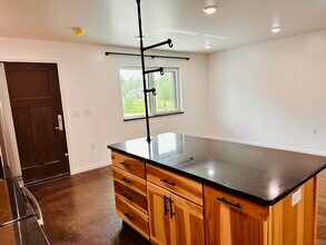 1145 Downwind Dr, Unit 1 in Fairbanks, AK - Building Photo - Building Photo