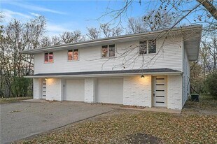 401 Monroe Pl in Hopkins, MN - Building Photo