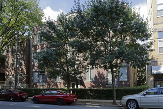 2442 N Southport Ave in Chicago, IL - Building Photo - Building Photo