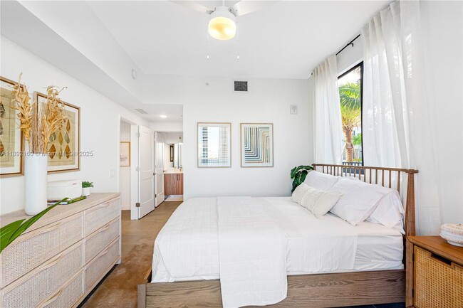 208 N Federal Hwy in Pompano Beach, FL - Foto de edificio - Building Photo