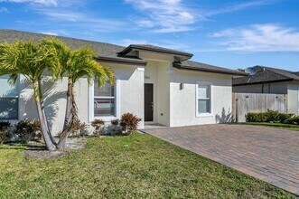 1566 W 26th Ct in Riviera Beach, FL - Building Photo - Building Photo