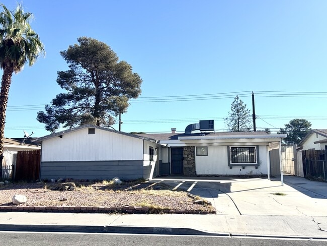 1100 Saylor Way in Las Vegas, NV - Building Photo - Building Photo