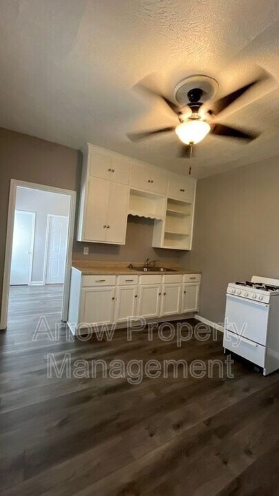 1645 E St in Lincoln, NE - Building Photo