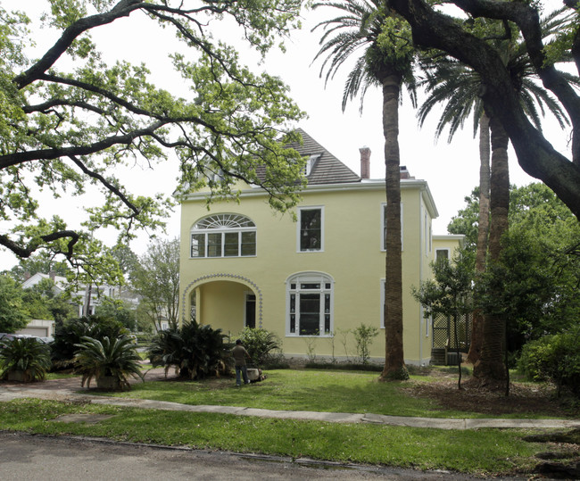 4706 St. Charles Ave in New Orleans, LA - Foto de edificio - Building Photo