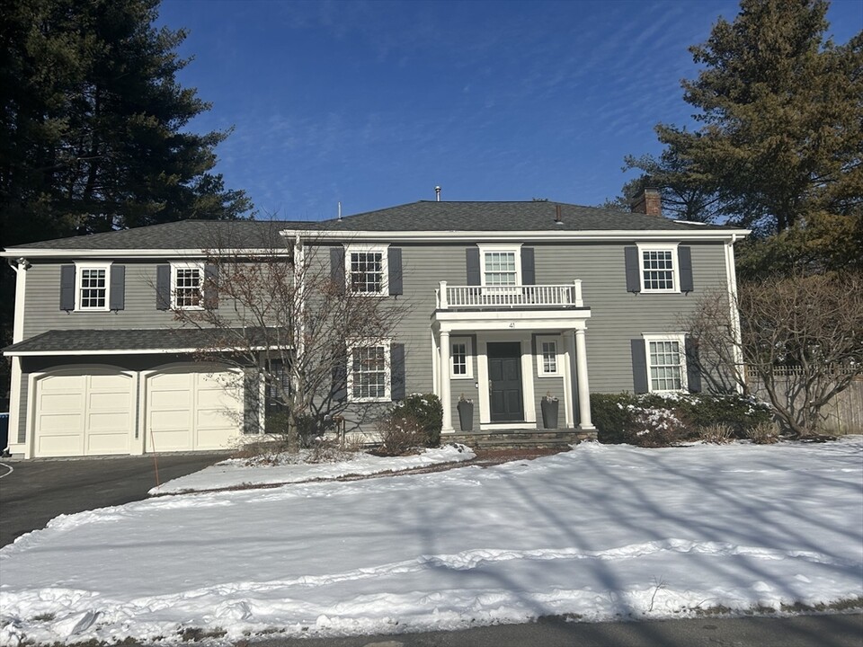 41 Oakridge Rd in Wellesley, MA - Building Photo