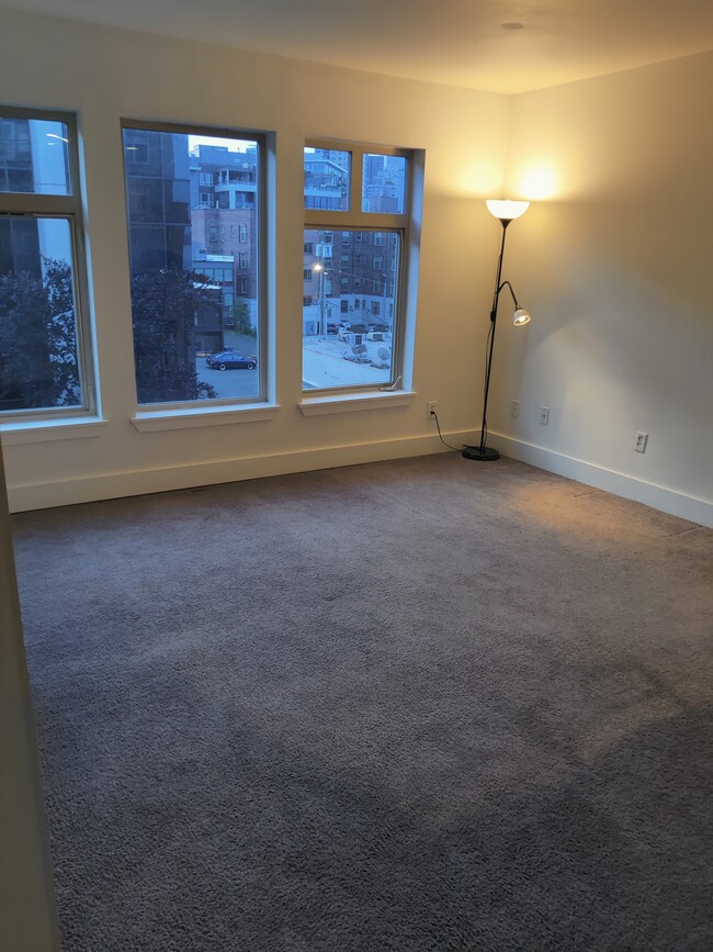 123 Queen Anne Ave N, Unit 405 in Seattle, WA - Building Photo - Building Photo