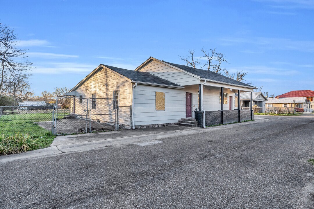 523 18th St N in Columbus, MS - Foto de edificio