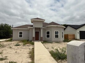 105 Margaret Ln in Del Rio, TX - Building Photo