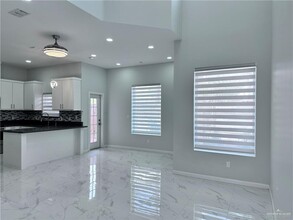 1905 Sunset Dr in Mission, TX - Foto de edificio - Building Photo