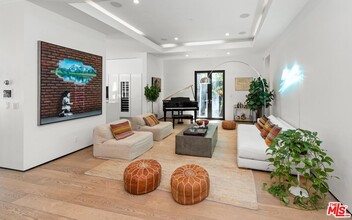 534 N Stanley Ave in Los Angeles, CA - Building Photo - Building Photo