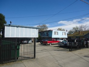 Bldg 522 in Stockton, CA - Foto de edificio - Building Photo