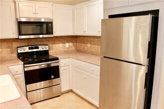 1000 Mallery St in St. Simons Island, GA - Building Photo - Building Photo