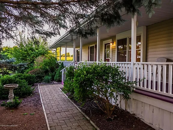 property at 6275 Oneida Rd