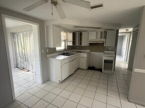 3215 Bright Dr in Holiday, FL - Foto de edificio - Building Photo