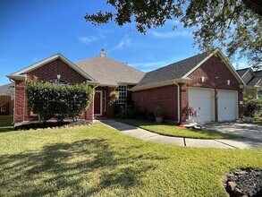 408 Cedar Point Dr in League City, TX - Building Photo - Building Photo