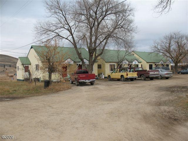 104 D St in Hot Springs, MT - Foto de edificio