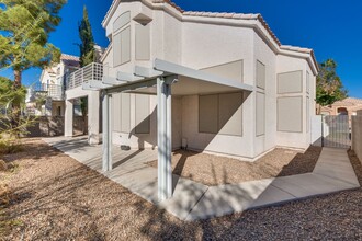 2409 Bloomington Dr in Las Vegas, NV - Building Photo - Building Photo