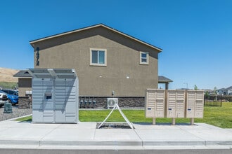 West Vine Townhomes in Richland, WA - Building Photo - Building Photo