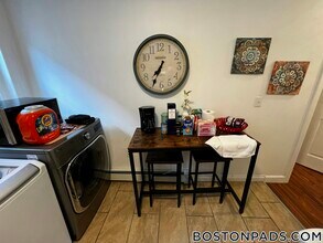 871 Harrison Ave, Unit 2 in Boston, MA - Foto de edificio - Building Photo