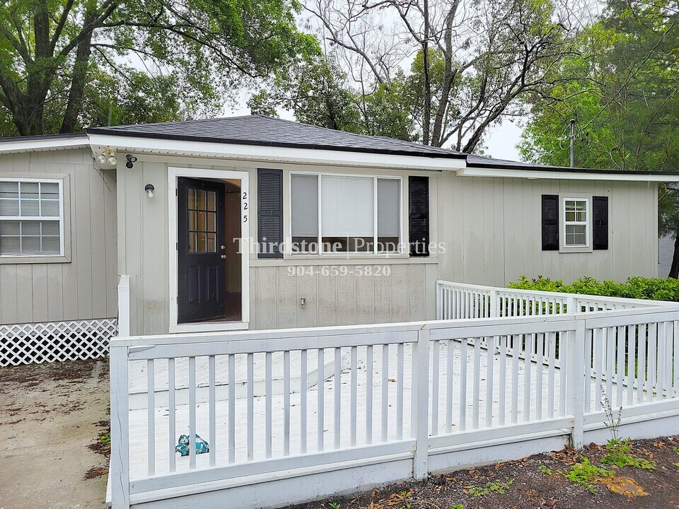 225 Shortreed St in Jacksonville, FL - Building Photo