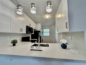 9994 Nob Hill Pl in Sunrise, FL - Building Photo - Building Photo