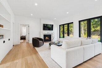 4 Margareta Ct in Westhampton Beach, NY - Building Photo - Building Photo