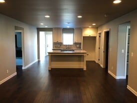 327 E Will Rogers Blvd in Claremore, OK - Building Photo