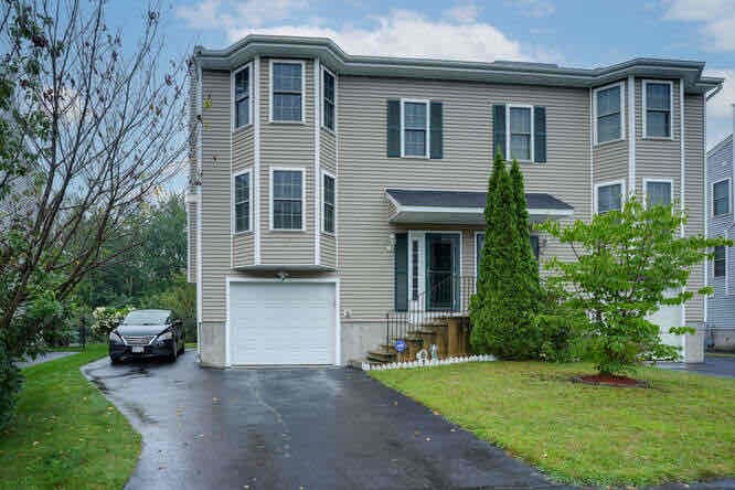 23 Honeysuckle Rd in Worcester, MA - Building Photo