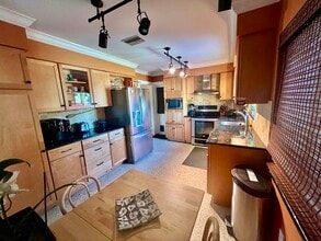 1490 San Helen Dr in Dunedin, FL - Foto de edificio - Building Photo