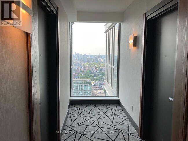 8-2808 Charlotte St in Toronto, ON - Building Photo - Building Photo