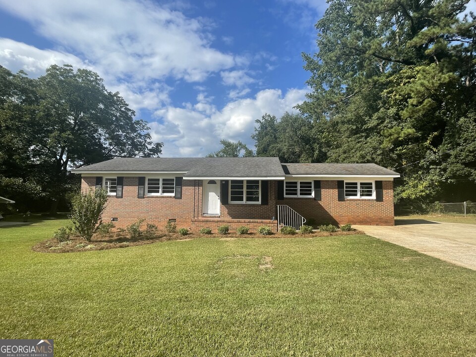 109 Alton Dr in Lagrange, GA - Building Photo