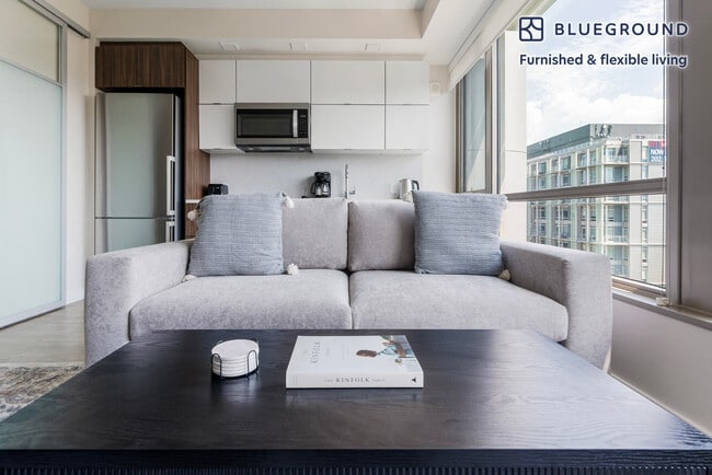 301 M St SW in Washington, DC - Foto de edificio - Building Photo