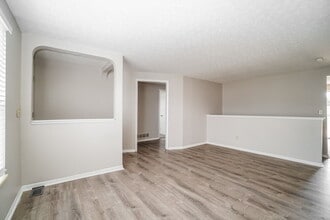 4880 River Trail Ct in Columbus, OH - Foto de edificio - Building Photo