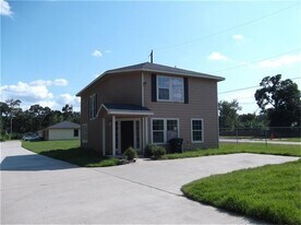 2627 Desoto Sq Dr in Houston, TX - Building Photo