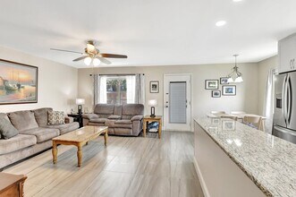413 Normandy Ln in Delray Beach, FL - Foto de edificio - Building Photo