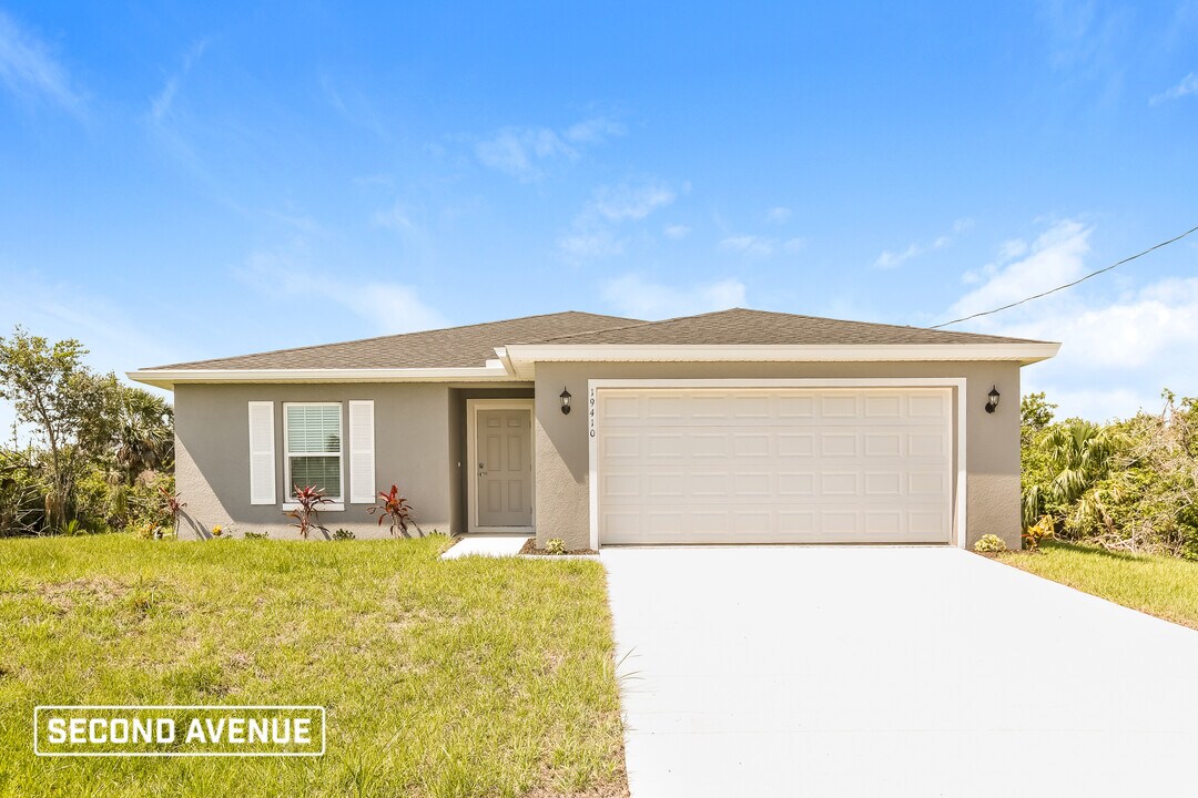 19410 Villanova Ave in Port Charlotte, FL - Building Photo