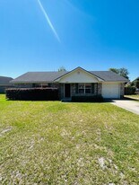 1228 Riyadh Rd in Hinesville, GA - Building Photo