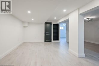 201 Stewartdale Ave in Hamilton, ON - Building Photo - Building Photo