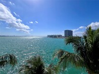 2000 Bay Dr, Unit 409 in Miami Beach, FL - Foto de edificio - Building Photo