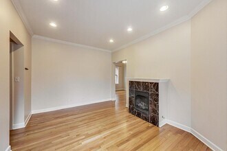 1346 W Estes Ave, Unit 2E in Chicago, IL - Building Photo - Building Photo