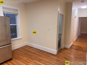 22 Anita Ter, Unit 1 in Boston, MA - Foto de edificio - Building Photo