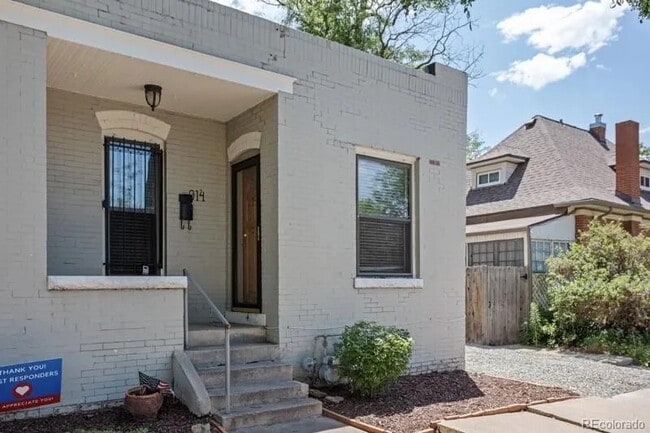 property at 914 E Iowa Ave