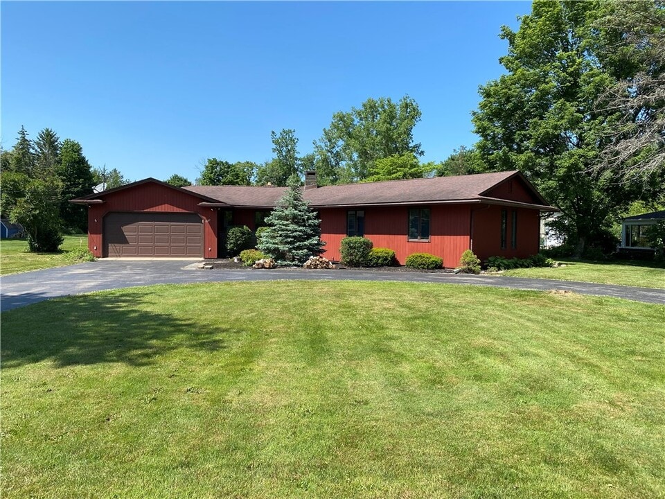 283 High St Ext in Fairport, NY - Building Photo