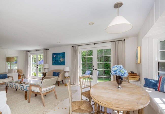 156 Georgica Rd in East Hampton, NY - Building Photo - Building Photo