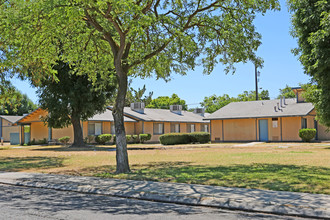 Merced West Apartments in Merced, CA - Foto de edificio - Building Photo