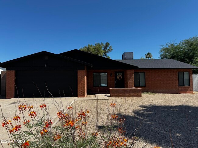 5038 E Winchcomb Dr in Scottsdale, AZ - Building Photo - Building Photo