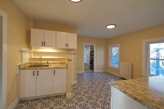 197 Western Ave, Unit 2 - Upstairs in Brattleboro, VT - Building Photo - Building Photo