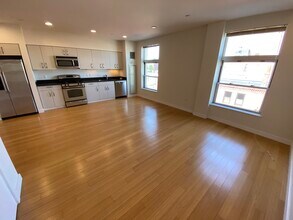 609 Albany St, Unit 7 in Boston, MA - Building Photo - Building Photo