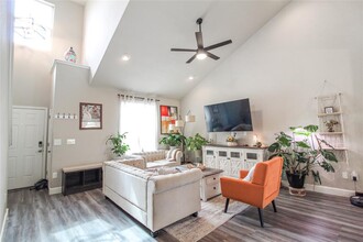 5954 Heron Dr in Buda, TX - Building Photo - Building Photo