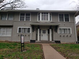 918 E Locust St, Unit 2 in Davenport, IA - Building Photo